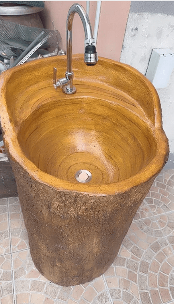 อ่างล้างมือในสวน